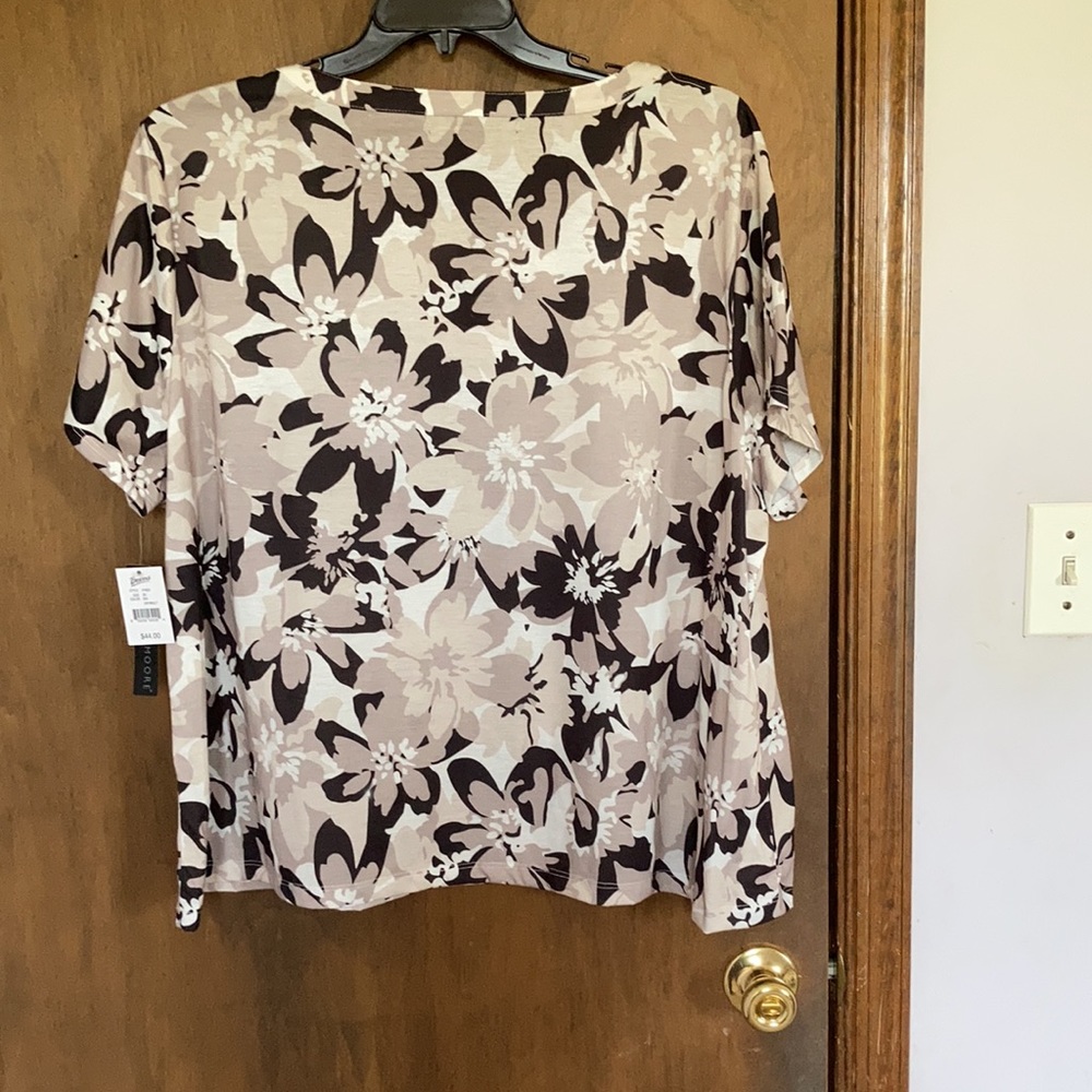 Preswick & Moore top floral print w detail at neckline neutral  3X - Picture 15 of 17